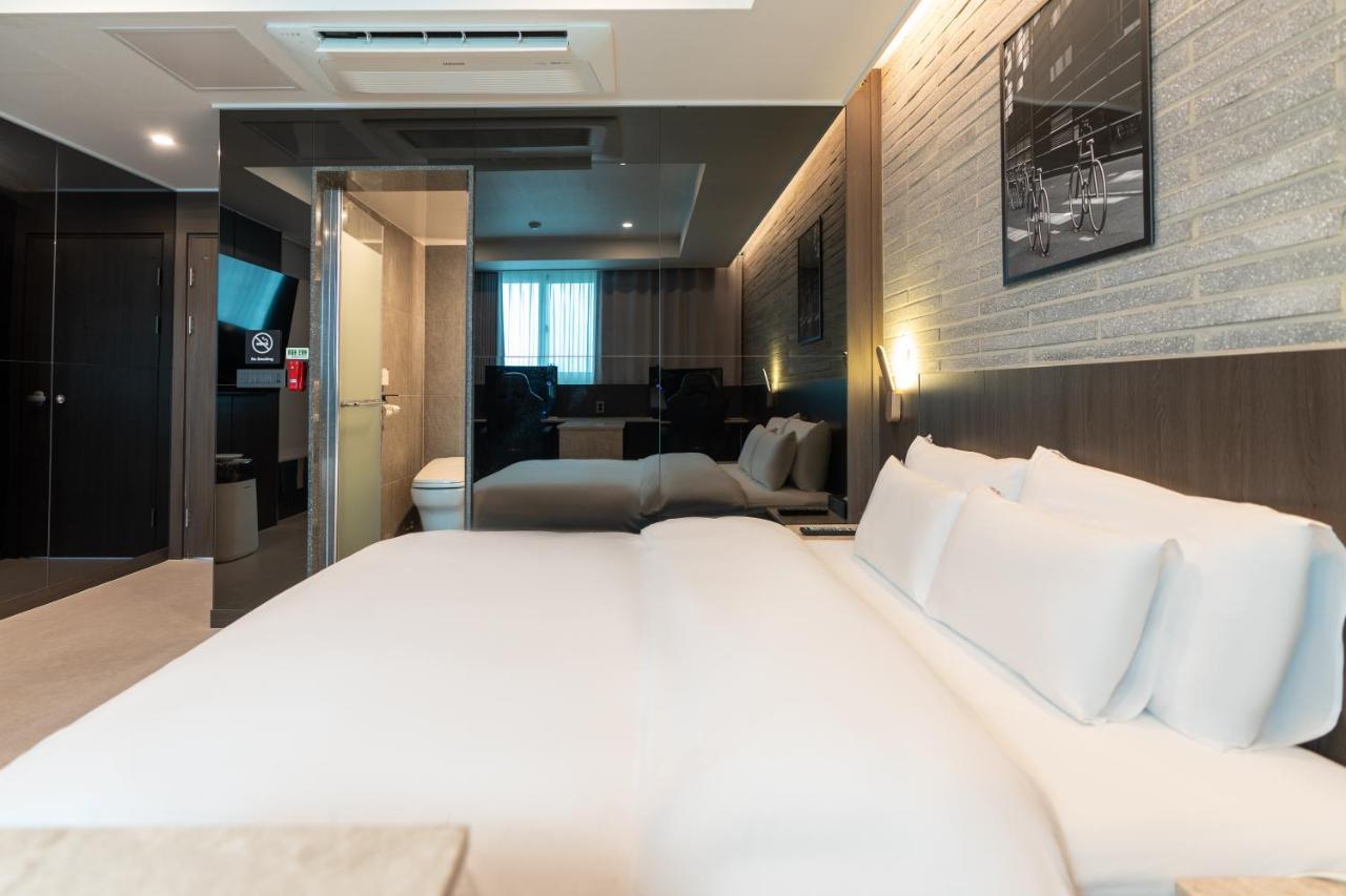 Jecheon Hound Hotel Chechon Exterior photo